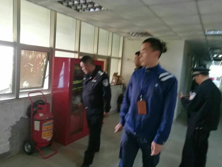 龙岗消防大队到布吉汽车站 检查春运期间消防