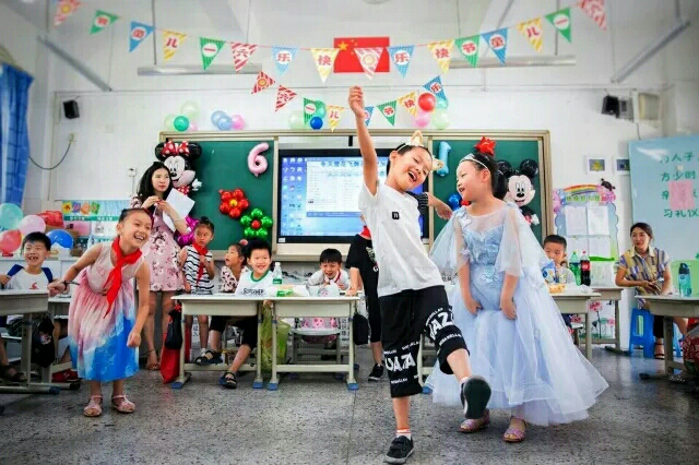 “童心飞扬,幸福成长”