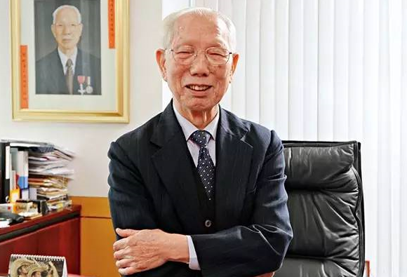“中国百校之父”慈善家田家炳辞世 曾捐建300多个教育机构
