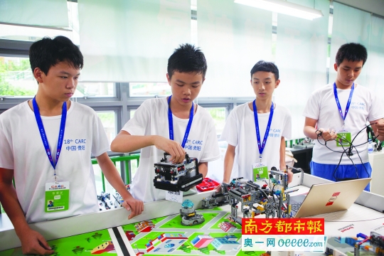 这群学生不简单!南二外四学子将代表中国出征世界级机器人大赛