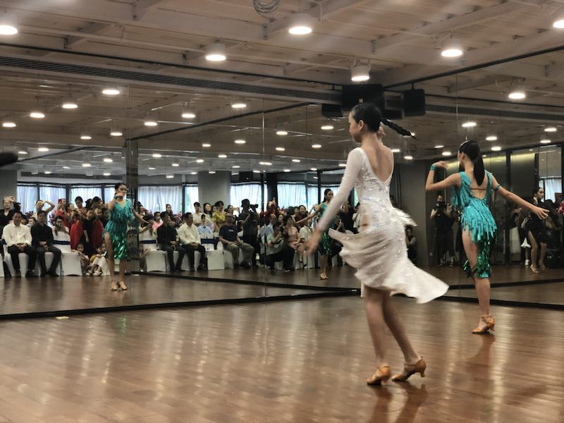 深圳少儿舞蹈正热门 专家建议家长选择机构时要多观察