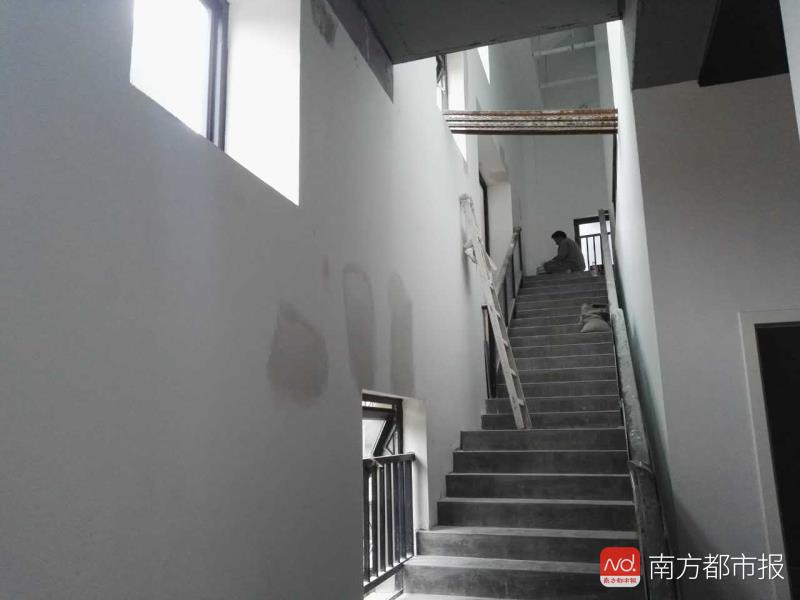 书吧内的外墙渗漏情况.JPG