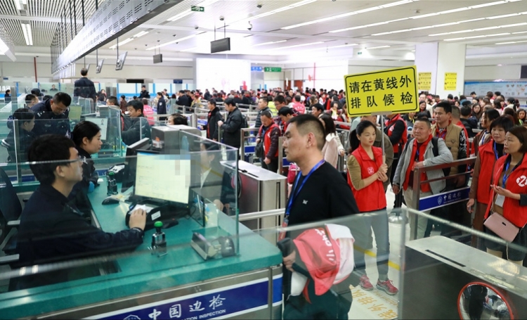 冒用双胞胎兄弟身份可否过关去香港?还真有人