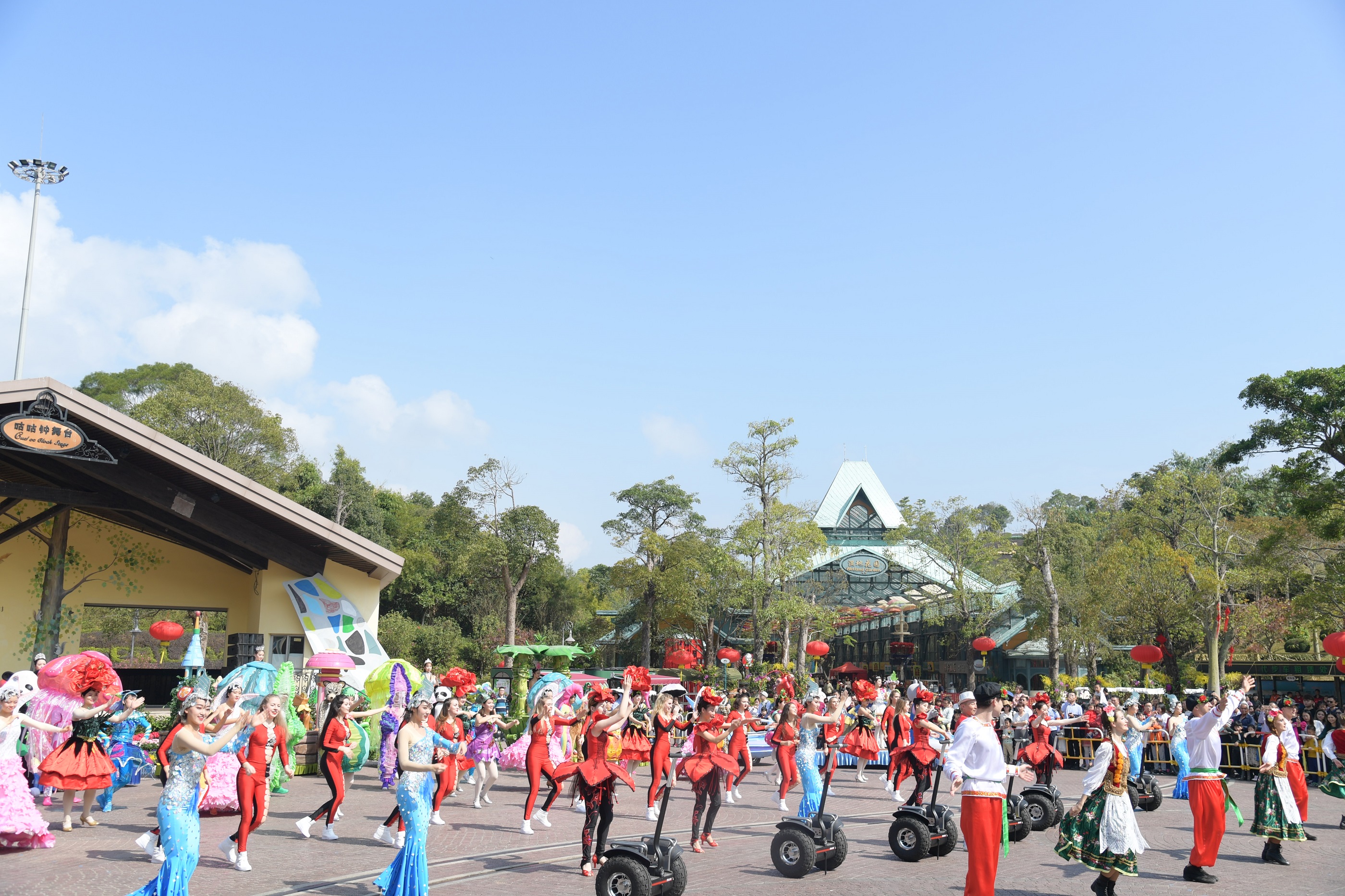 东部华侨城春节七天游客量逾18万人次,六大篇章贺新春