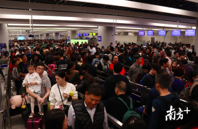 西九龙站口岸通关客流。