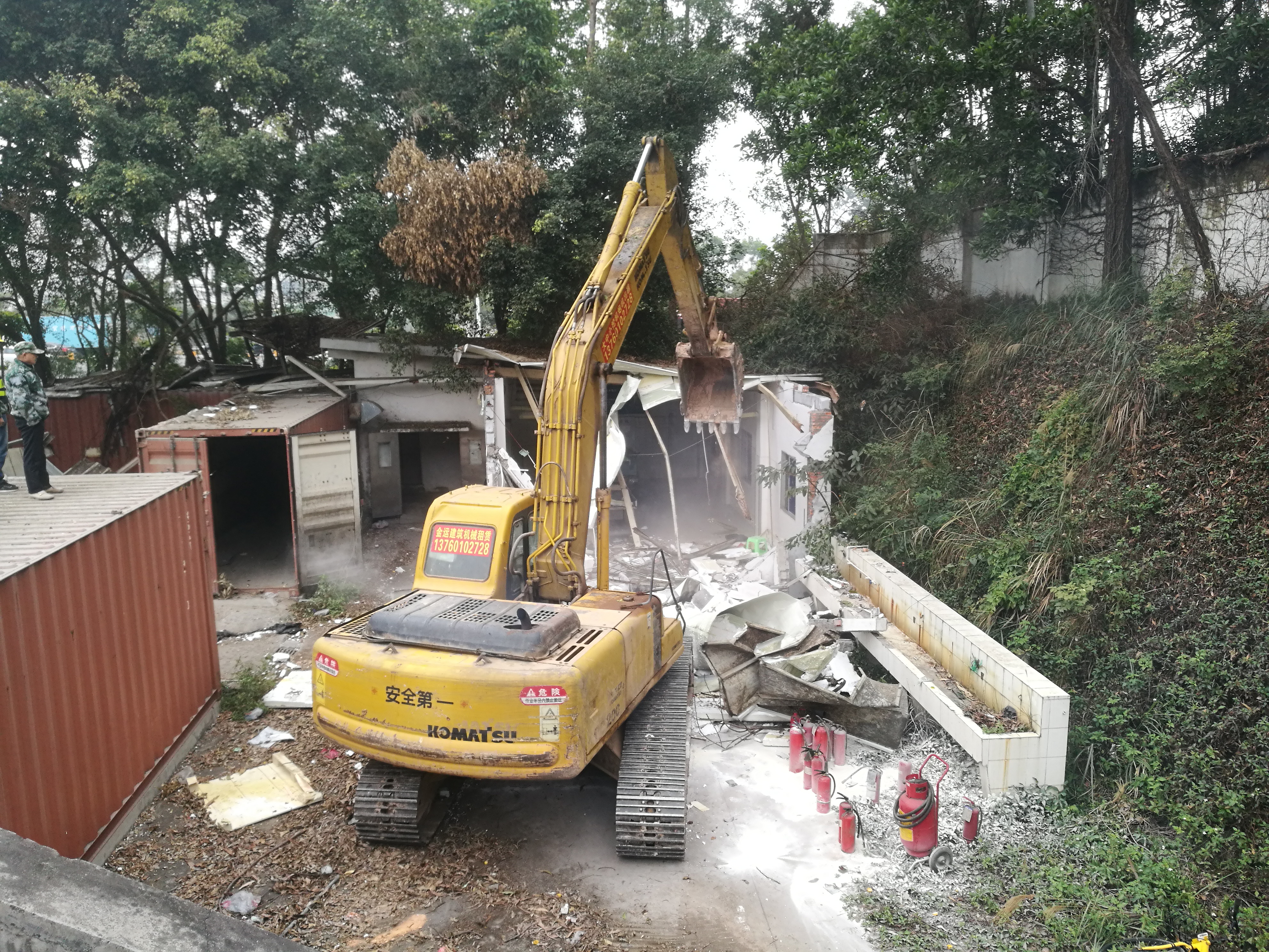 影响市政化施工,深圳富士康违建仓库及垃圾站被拆除
